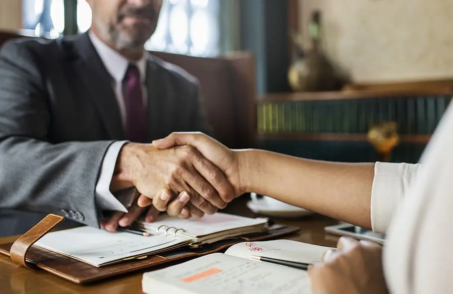 Shaking hands that proves customer loyalty